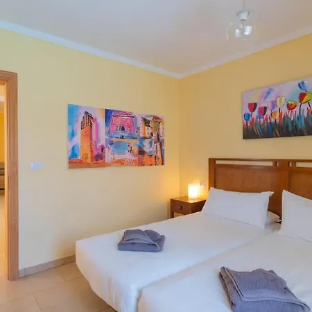 Feriehus Casa Ostoja - Heated Pool & Spacious *