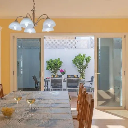 Casa Ostoja - Heated Pool & Spacious Holiday home *
