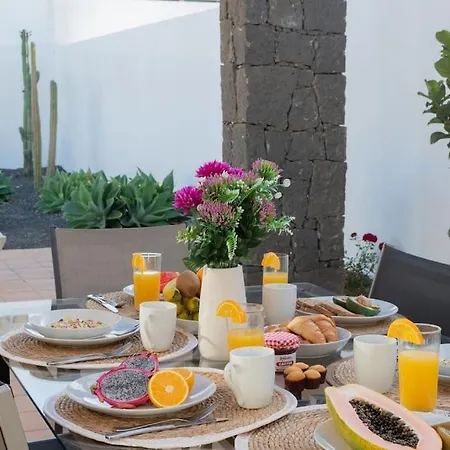 Vakantiehuis Casa Ostoja - Heated Pool & Spacious *