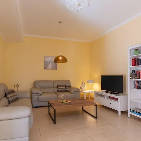 Casa Ostoja - Heated Pool & Spacious Vakantiehuis *