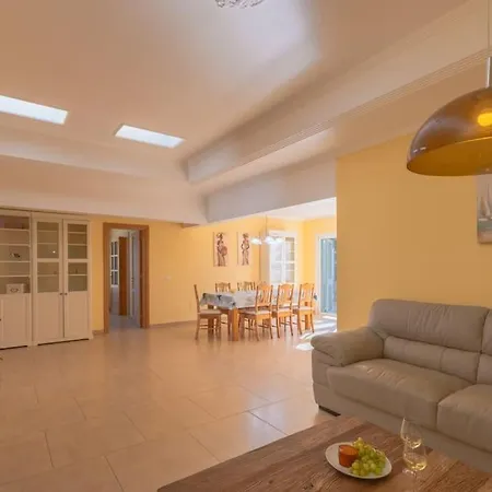 Casa Ostoja - Heated Pool & Spacious Holiday home Playa Blanca (Lanzarote)
