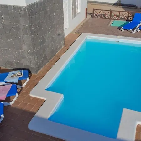 Vakantiehuis Casa Ostoja - Heated Pool & Spacious Playa Blanca (Lanzarote)