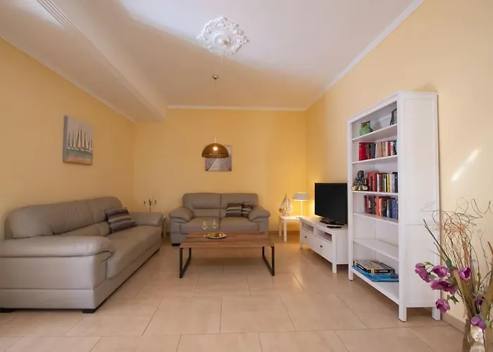 Casa Ostoja - Heated Pool & Spacious Semesterbostad *