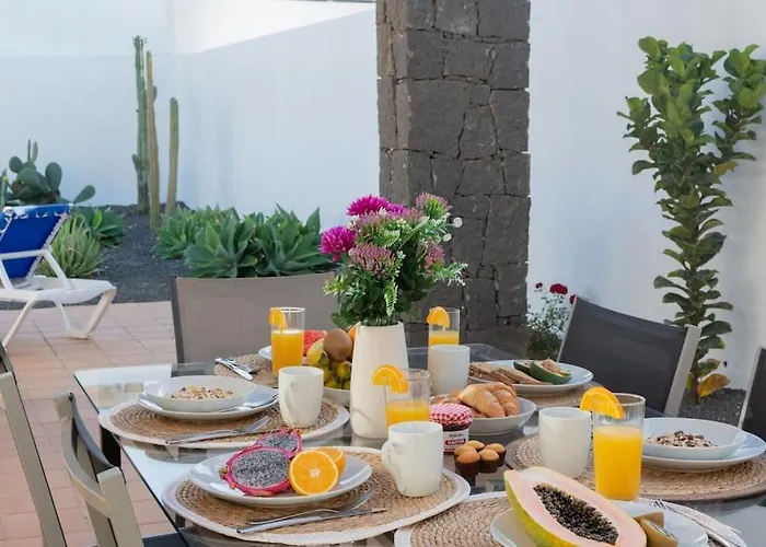 Feriehus Casa Ostoja - Heated Pool & Spacious *