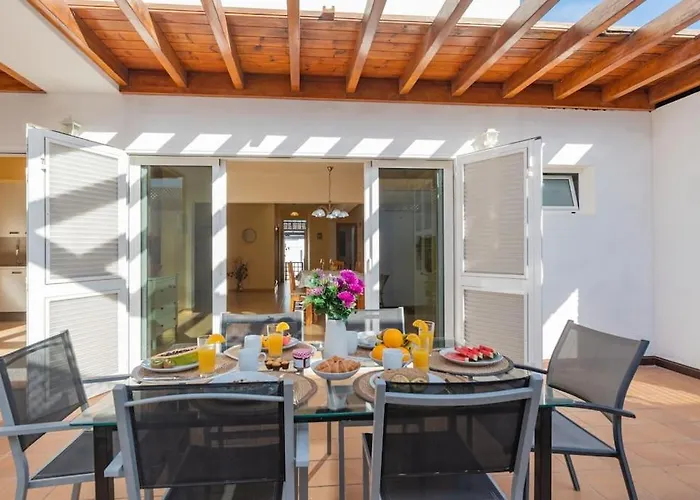 Casa Ostoja - Heated Pool & Spacious Feriehus