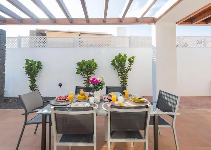 Casa Ostoja - Heated Pool & Spacious Feriehus *