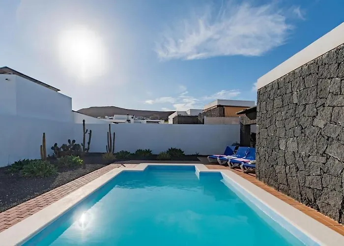 Semesterbostad Casa Ostoja - Heated Pool & Spacious