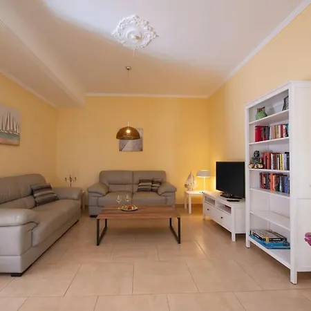 Casa Ostoja - Heated Pool & Spacious Holiday home *